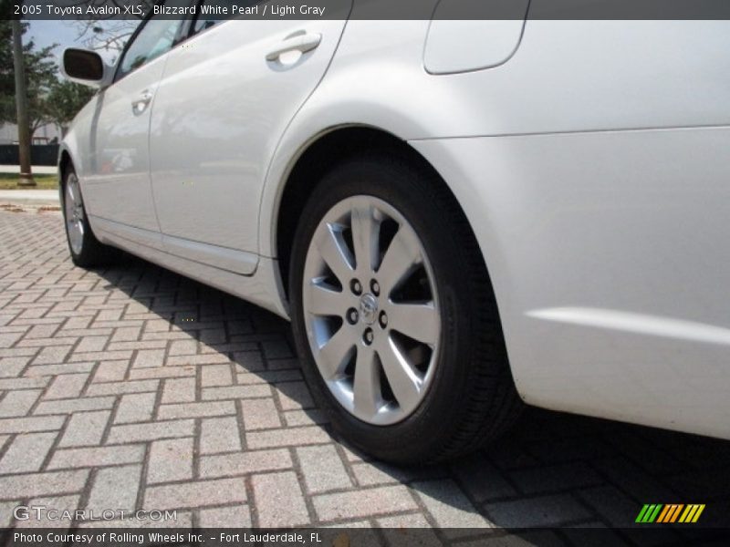 Blizzard White Pearl / Light Gray 2005 Toyota Avalon XLS