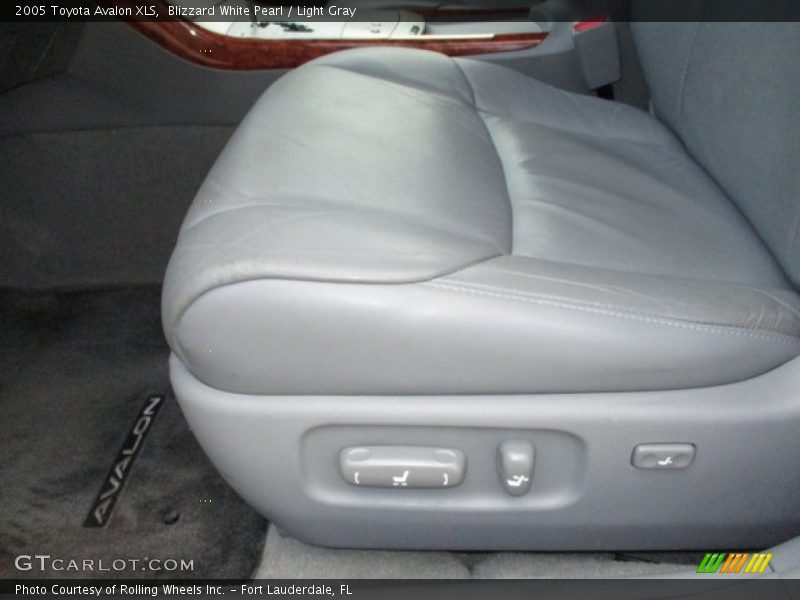 Blizzard White Pearl / Light Gray 2005 Toyota Avalon XLS