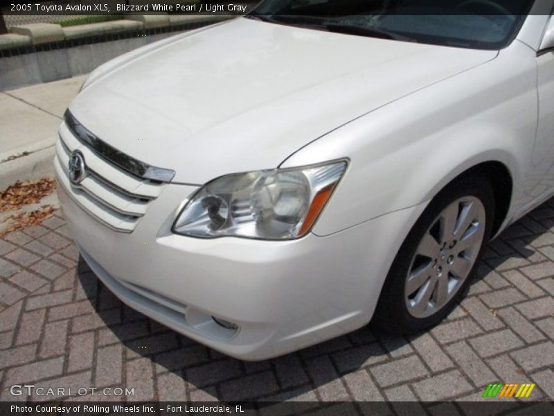 Blizzard White Pearl / Light Gray 2005 Toyota Avalon XLS