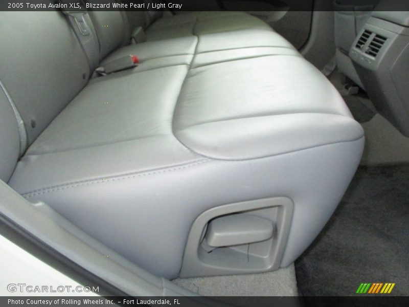 Blizzard White Pearl / Light Gray 2005 Toyota Avalon XLS