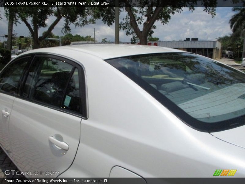 Blizzard White Pearl / Light Gray 2005 Toyota Avalon XLS