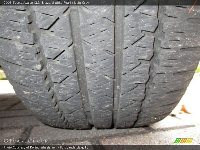 Blizzard White Pearl / Light Gray 2005 Toyota Avalon XLS