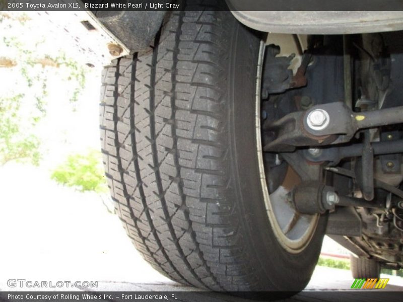 Blizzard White Pearl / Light Gray 2005 Toyota Avalon XLS
