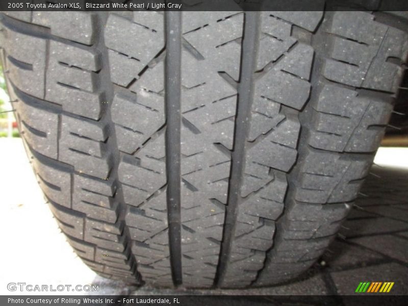 Blizzard White Pearl / Light Gray 2005 Toyota Avalon XLS