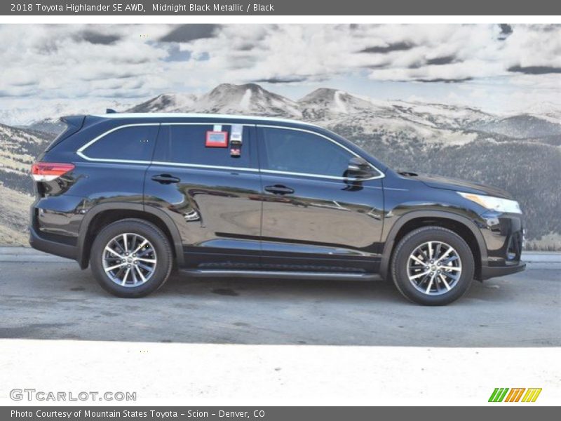 Midnight Black Metallic / Black 2018 Toyota Highlander SE AWD
