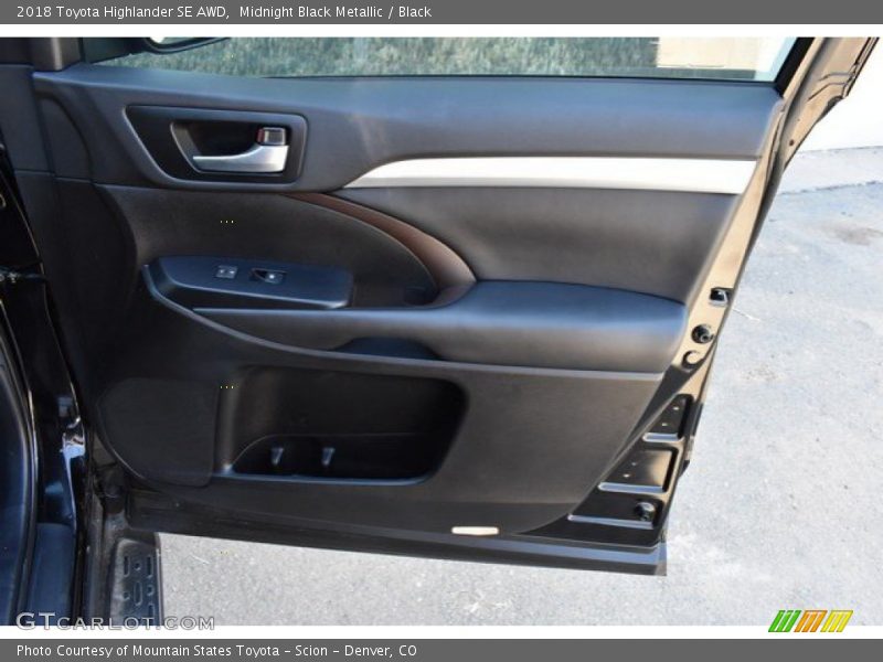 Midnight Black Metallic / Black 2018 Toyota Highlander SE AWD