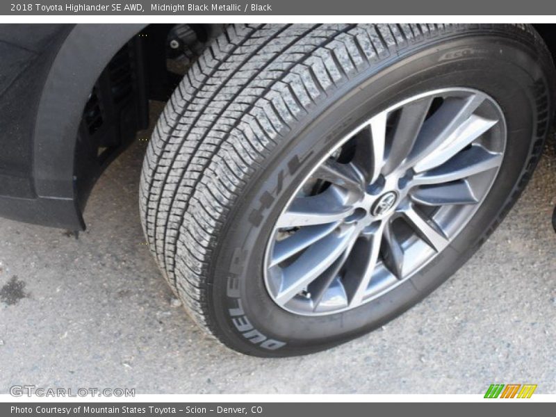 Midnight Black Metallic / Black 2018 Toyota Highlander SE AWD