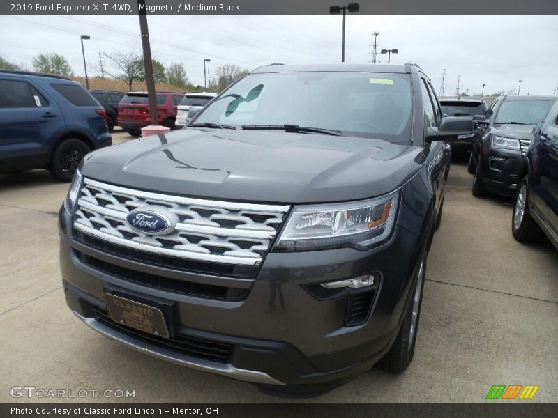 Magnetic / Medium Black 2019 Ford Explorer XLT 4WD