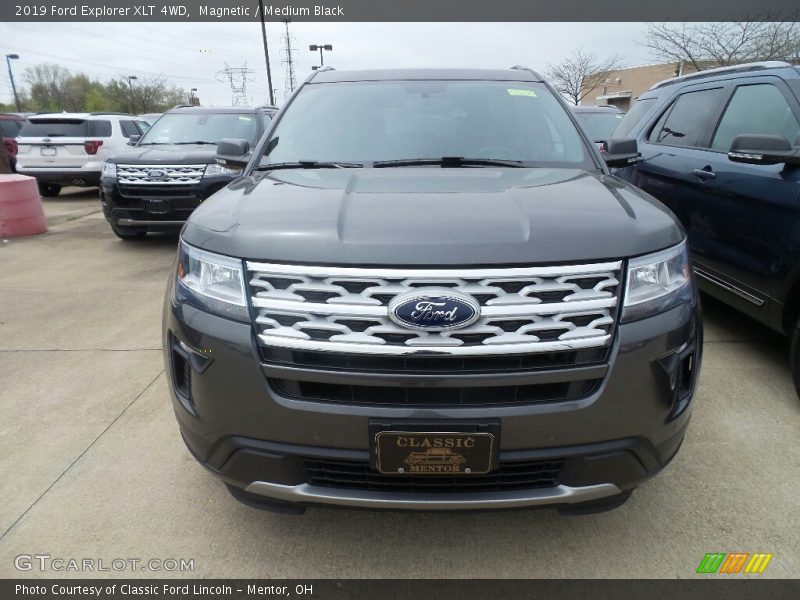 Magnetic / Medium Black 2019 Ford Explorer XLT 4WD