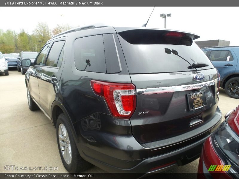Magnetic / Medium Black 2019 Ford Explorer XLT 4WD