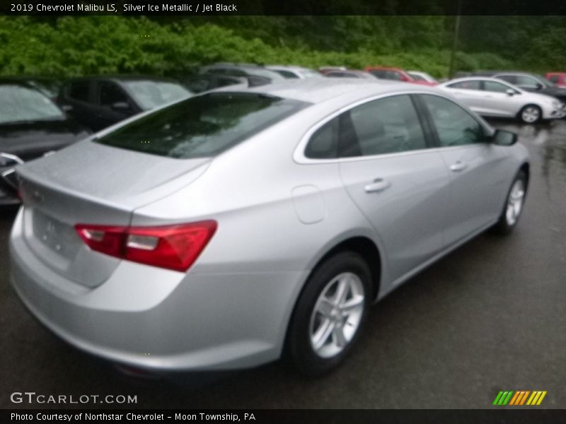 Silver Ice Metallic / Jet Black 2019 Chevrolet Malibu LS