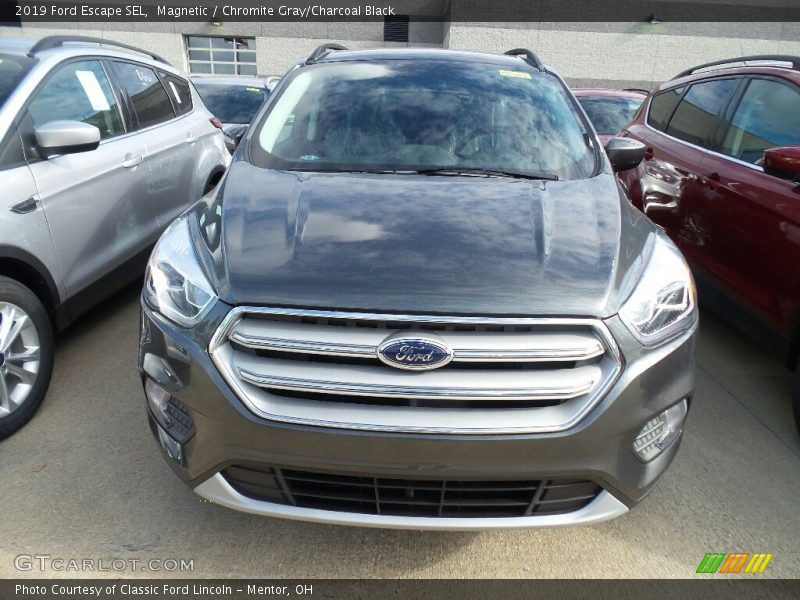 Magnetic / Chromite Gray/Charcoal Black 2019 Ford Escape SEL