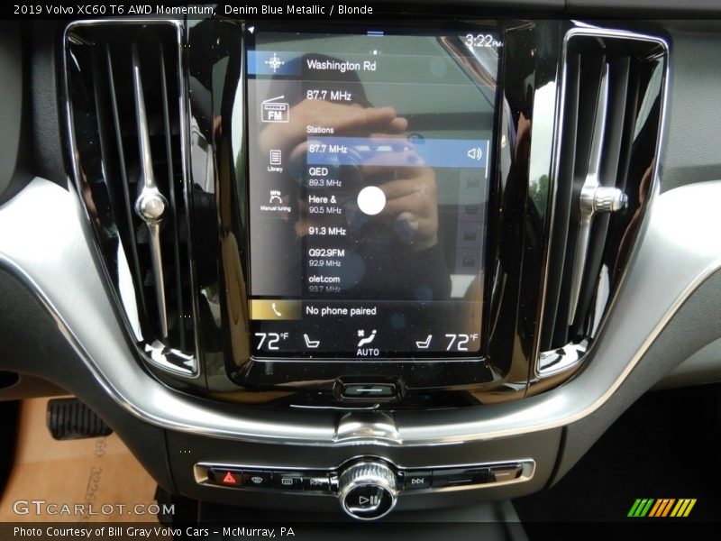 Controls of 2019 XC60 T6 AWD Momentum