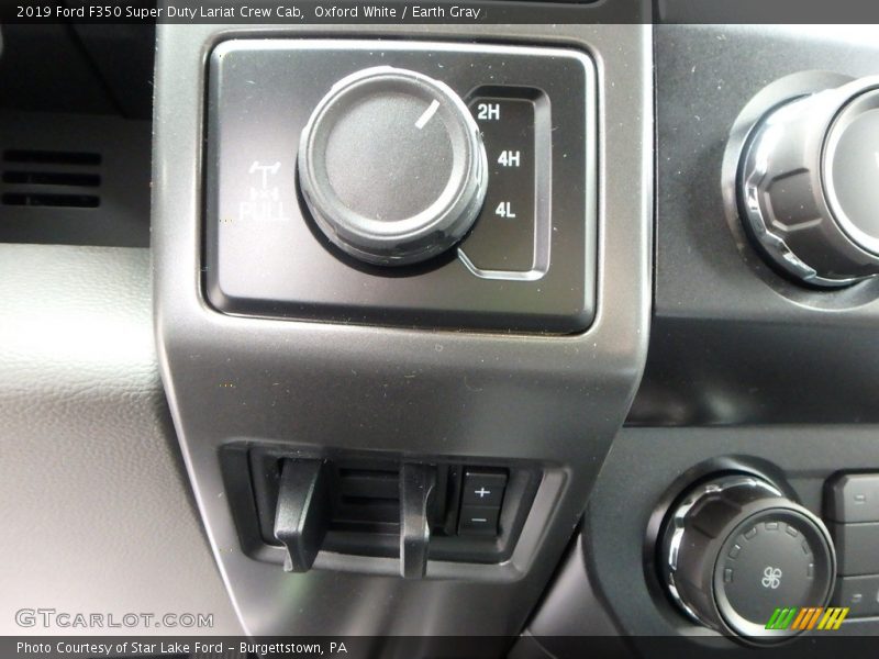 Oxford White / Earth Gray 2019 Ford F350 Super Duty Lariat Crew Cab