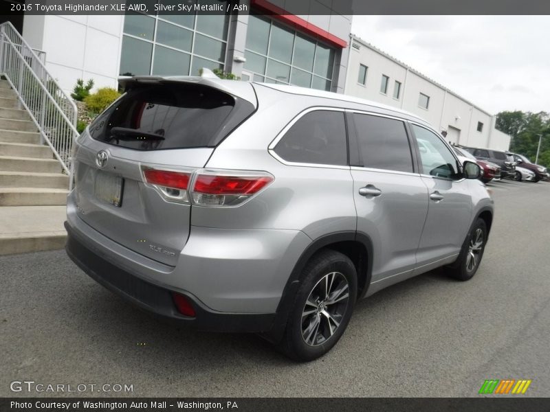 Silver Sky Metallic / Ash 2016 Toyota Highlander XLE AWD