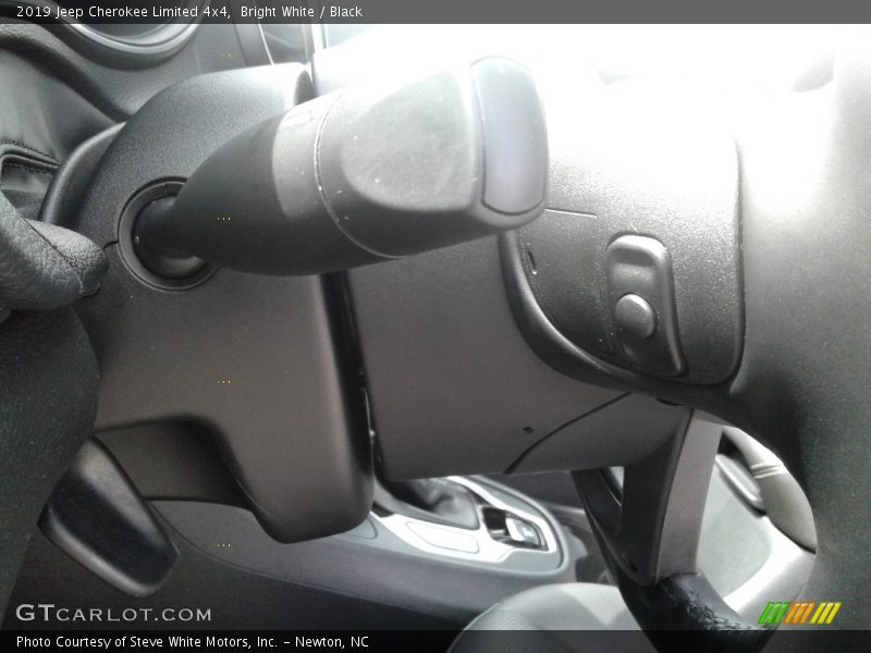 Bright White / Black 2019 Jeep Cherokee Limited 4x4