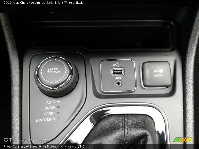 Bright White / Black 2019 Jeep Cherokee Limited 4x4