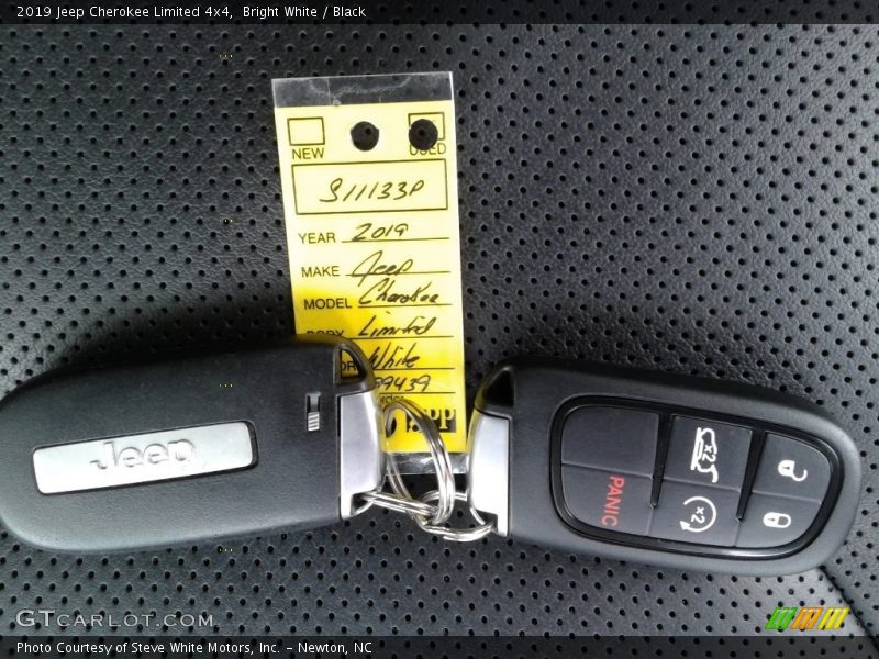 Bright White / Black 2019 Jeep Cherokee Limited 4x4