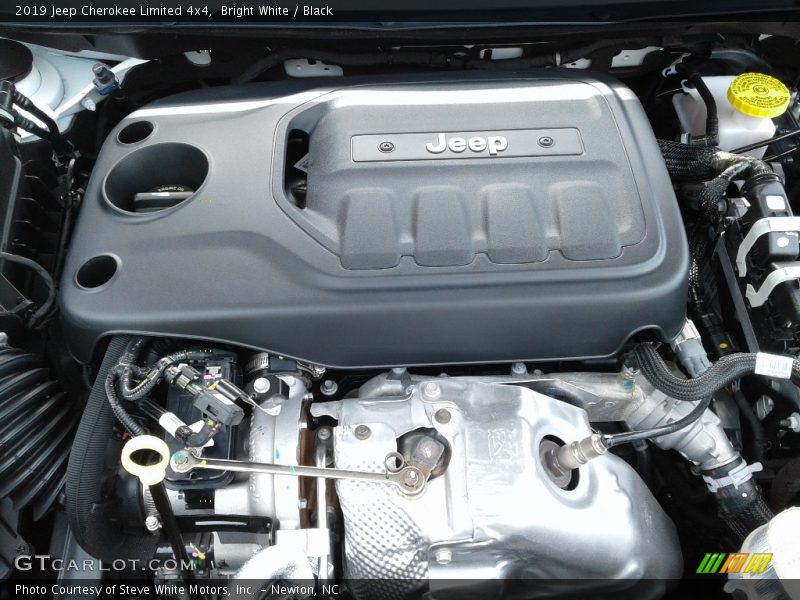 Bright White / Black 2019 Jeep Cherokee Limited 4x4