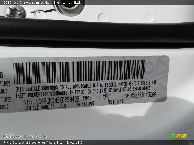 Bright White / Black 2019 Jeep Cherokee Limited 4x4