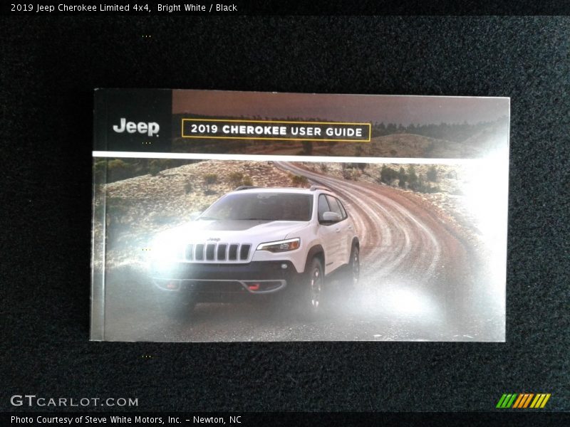 Bright White / Black 2019 Jeep Cherokee Limited 4x4