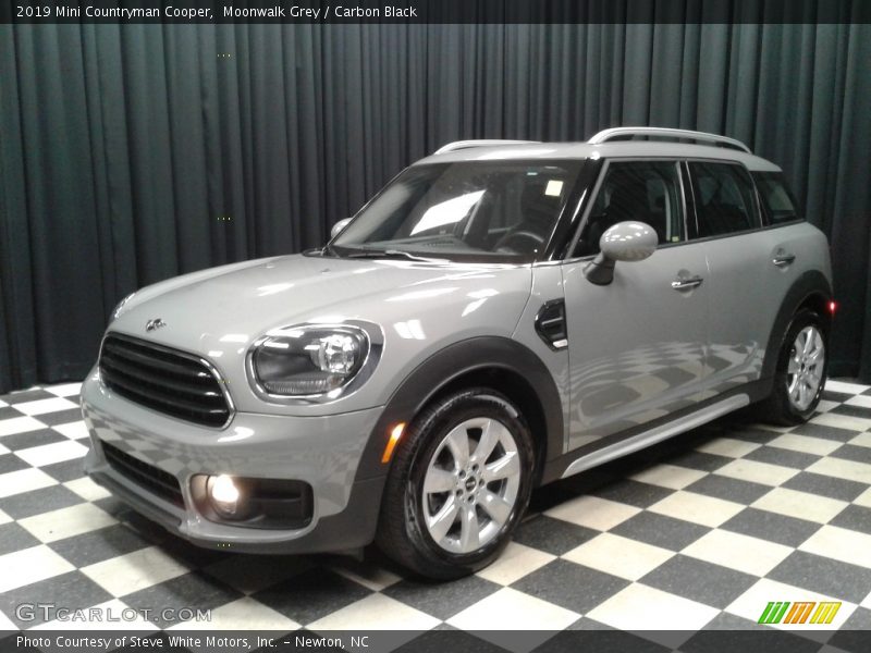 Front 3/4 View of 2019 Countryman Cooper