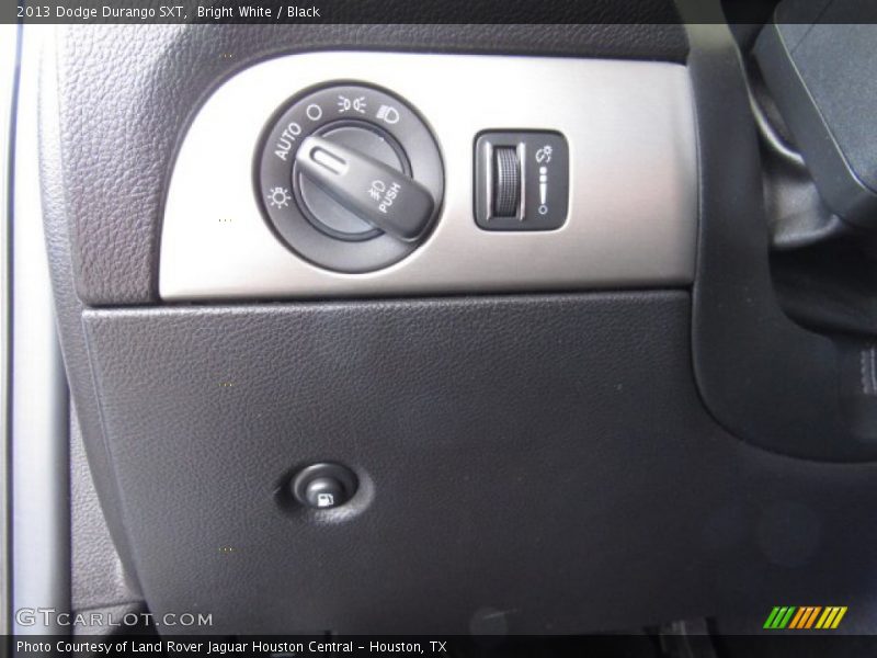 Bright White / Black 2013 Dodge Durango SXT