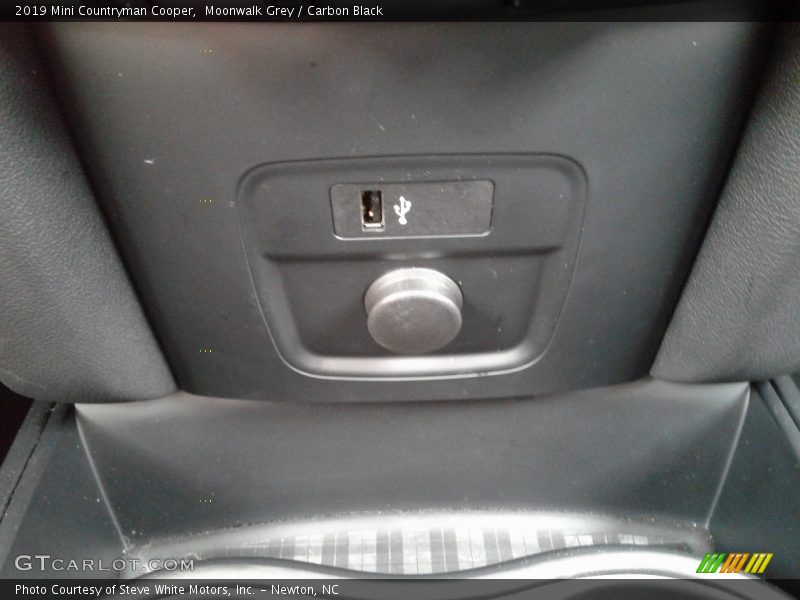 Moonwalk Grey / Carbon Black 2019 Mini Countryman Cooper