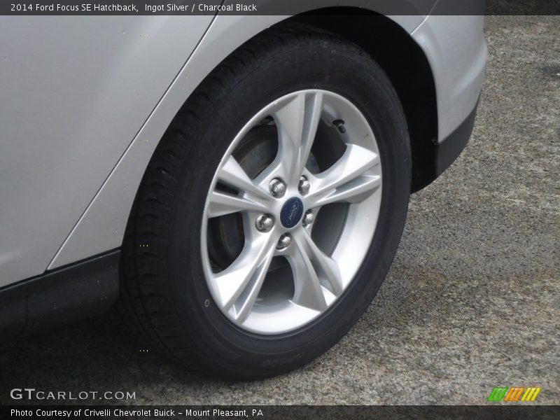 Ingot Silver / Charcoal Black 2014 Ford Focus SE Hatchback