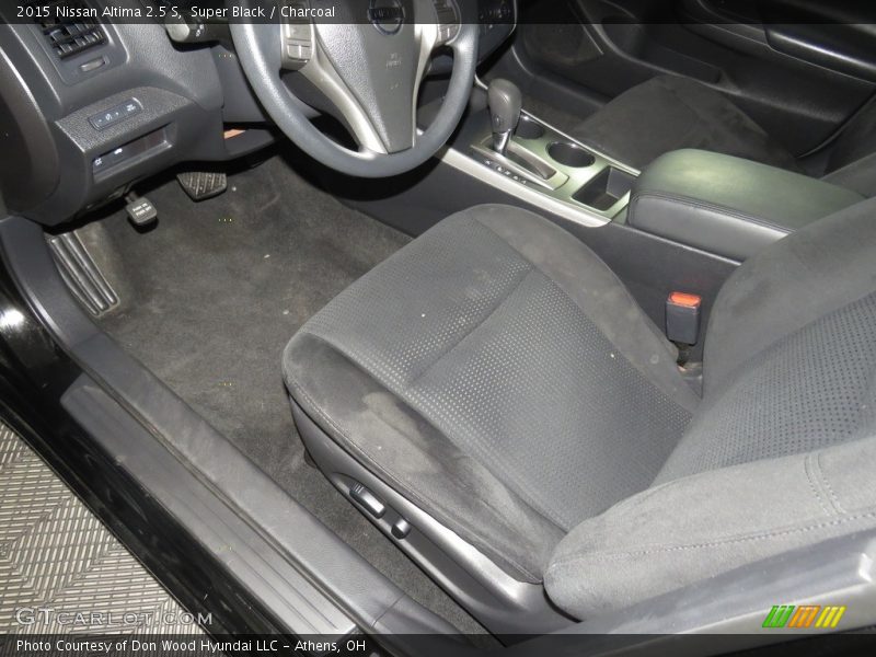 Super Black / Charcoal 2015 Nissan Altima 2.5 S