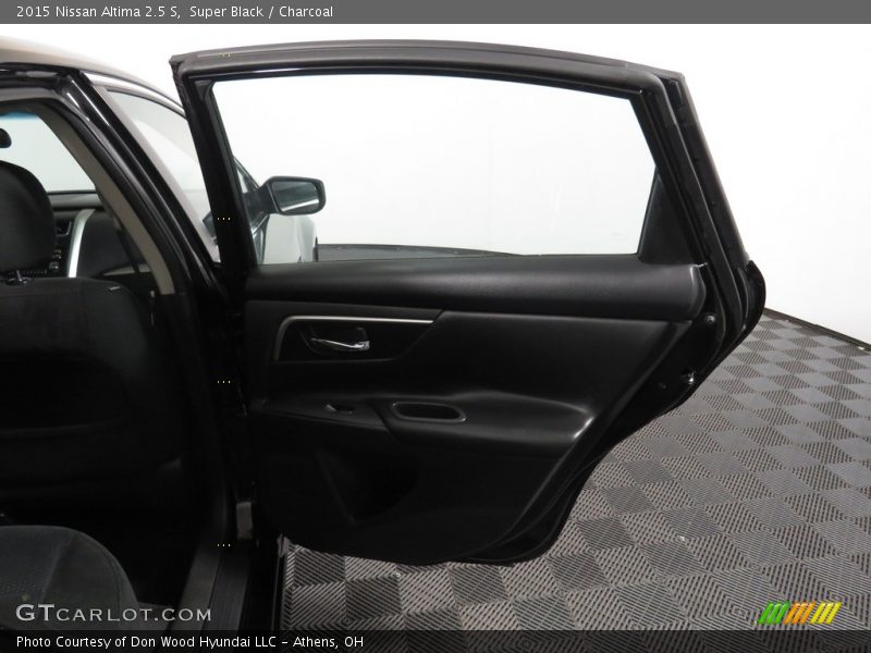 Super Black / Charcoal 2015 Nissan Altima 2.5 S