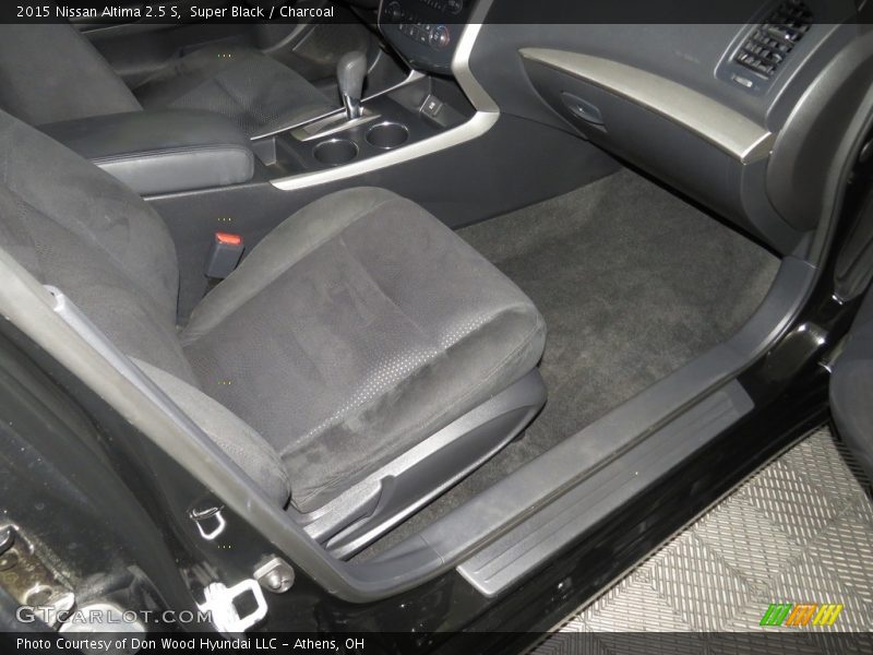 Super Black / Charcoal 2015 Nissan Altima 2.5 S