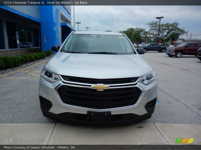 Silver Ice Metallic / Jet Black 2019 Chevrolet Traverse LS