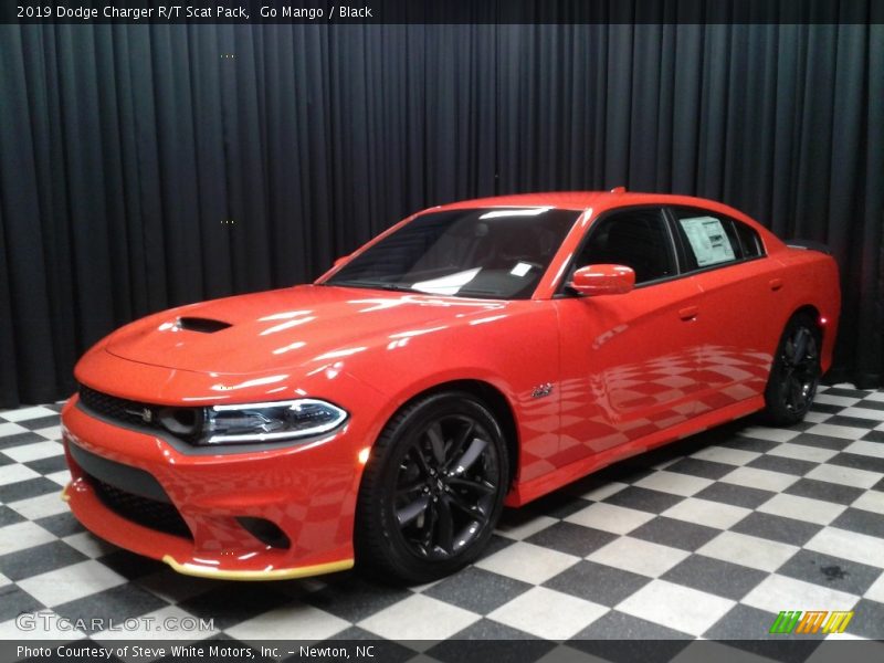 Front 3/4 View of 2019 Charger R/T Scat Pack