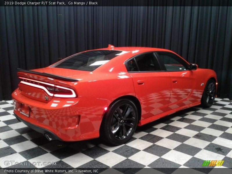 Go Mango / Black 2019 Dodge Charger R/T Scat Pack
