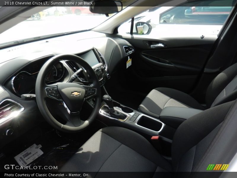 Summit White / Jet Black 2018 Chevrolet Cruze LT