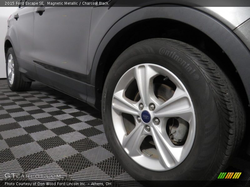 Magnetic Metallic / Charcoal Black 2015 Ford Escape SE