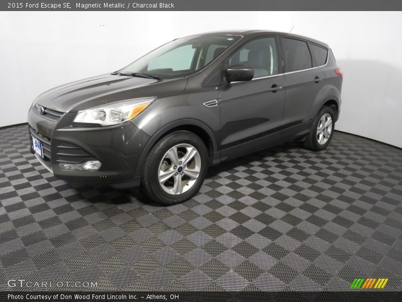 Magnetic Metallic / Charcoal Black 2015 Ford Escape SE