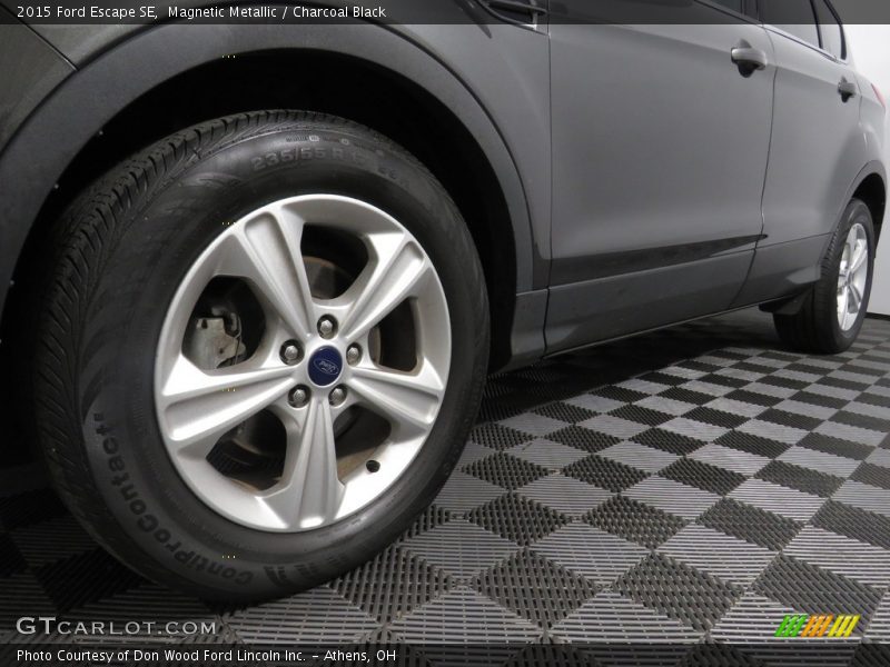 Magnetic Metallic / Charcoal Black 2015 Ford Escape SE