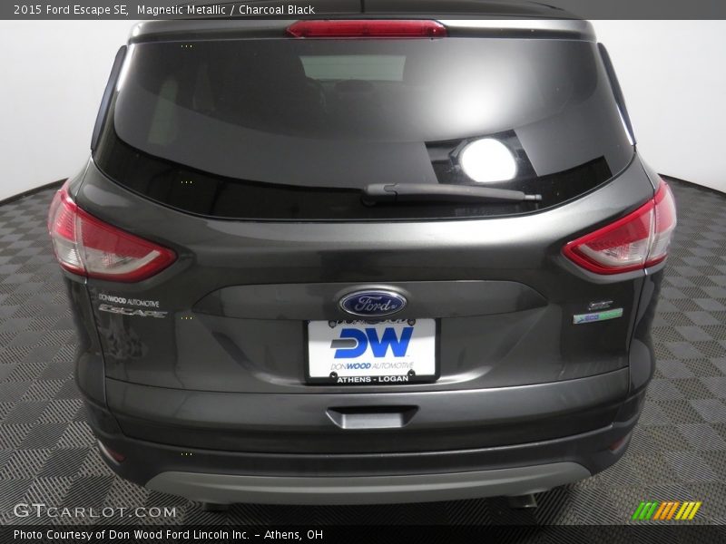 Magnetic Metallic / Charcoal Black 2015 Ford Escape SE