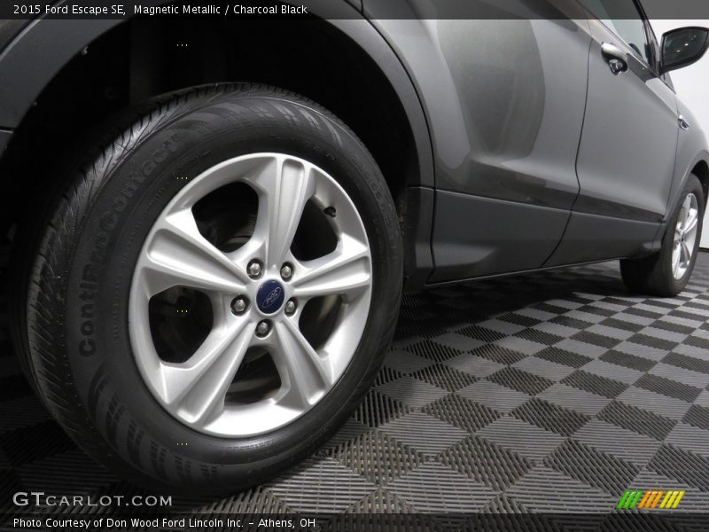 Magnetic Metallic / Charcoal Black 2015 Ford Escape SE