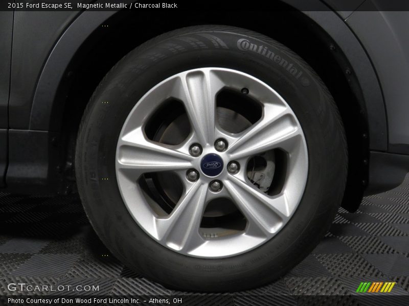 Magnetic Metallic / Charcoal Black 2015 Ford Escape SE