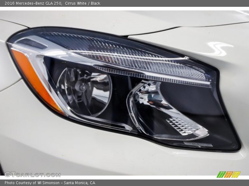 Cirrus White / Black 2016 Mercedes-Benz GLA 250
