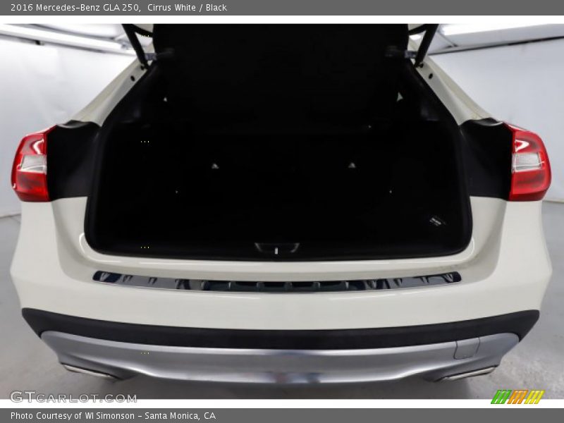 Cirrus White / Black 2016 Mercedes-Benz GLA 250