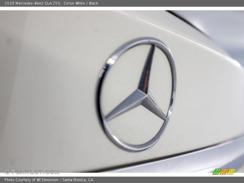 Cirrus White / Black 2016 Mercedes-Benz GLA 250