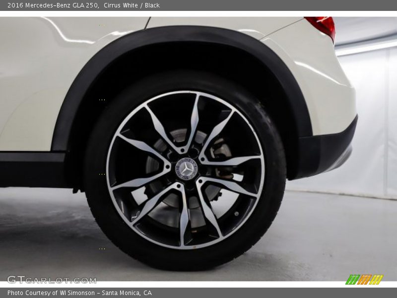 Cirrus White / Black 2016 Mercedes-Benz GLA 250