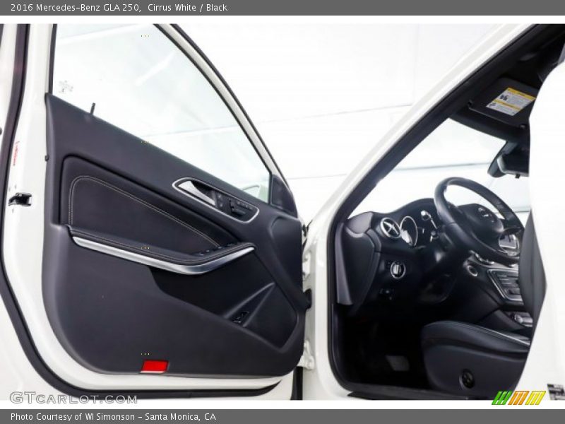 Cirrus White / Black 2016 Mercedes-Benz GLA 250