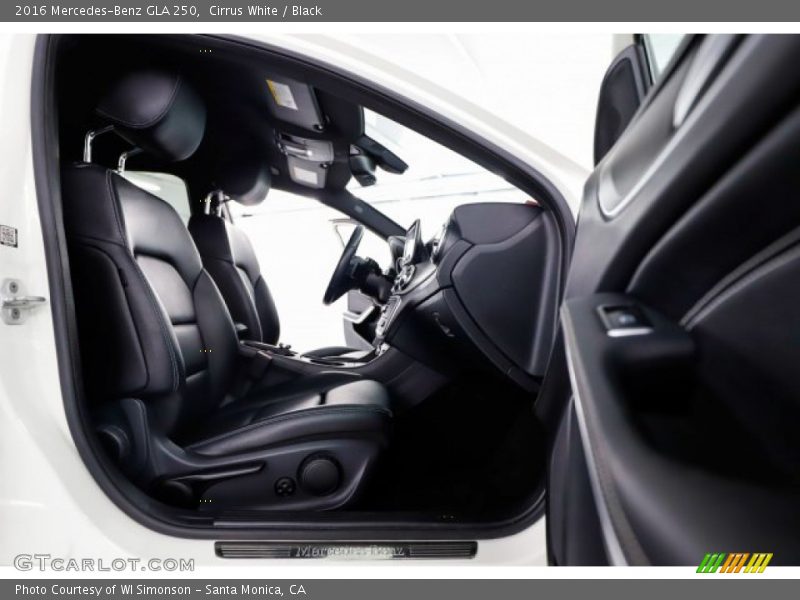 Cirrus White / Black 2016 Mercedes-Benz GLA 250