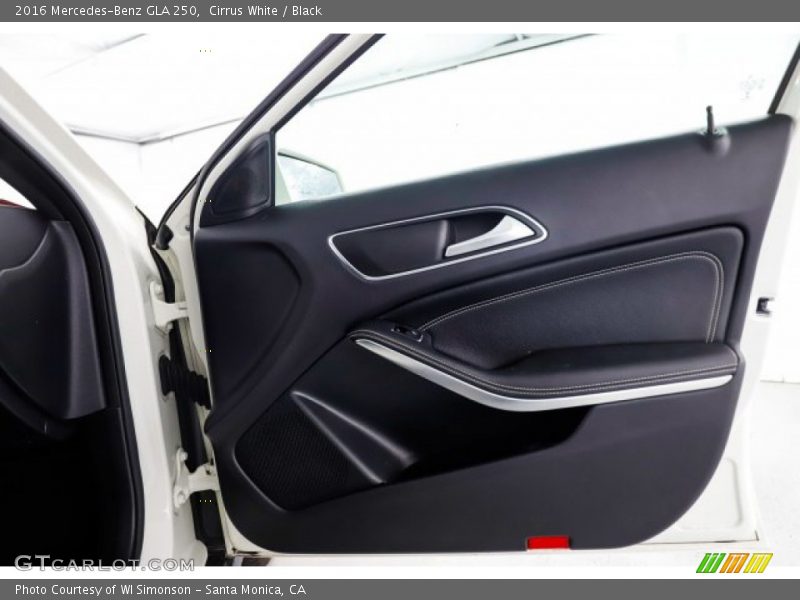 Cirrus White / Black 2016 Mercedes-Benz GLA 250