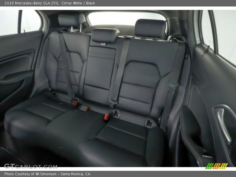 Cirrus White / Black 2016 Mercedes-Benz GLA 250